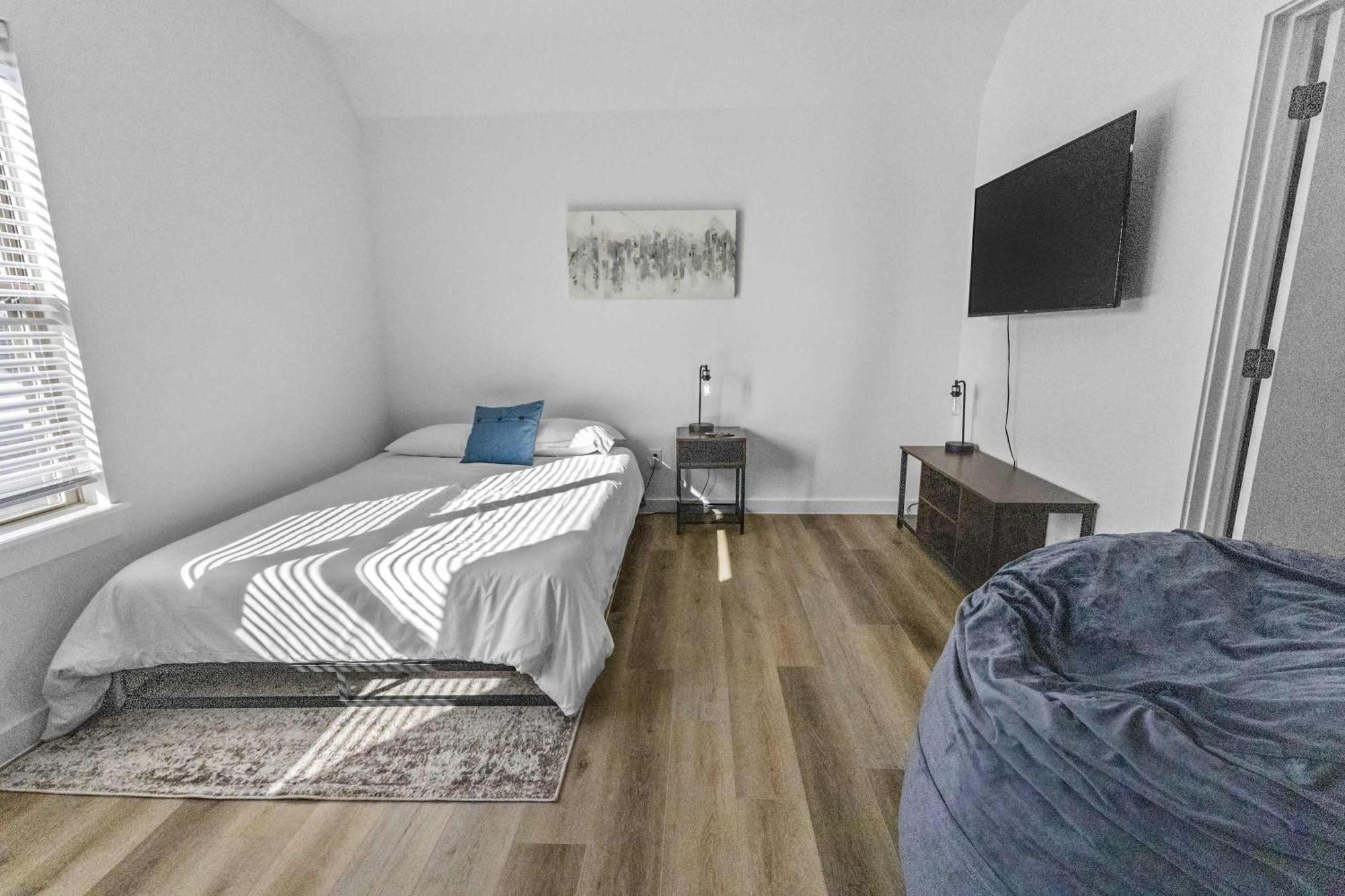 Spacious 3bd With Pool I Near Hotspots I Sleeps 12 Holiday home